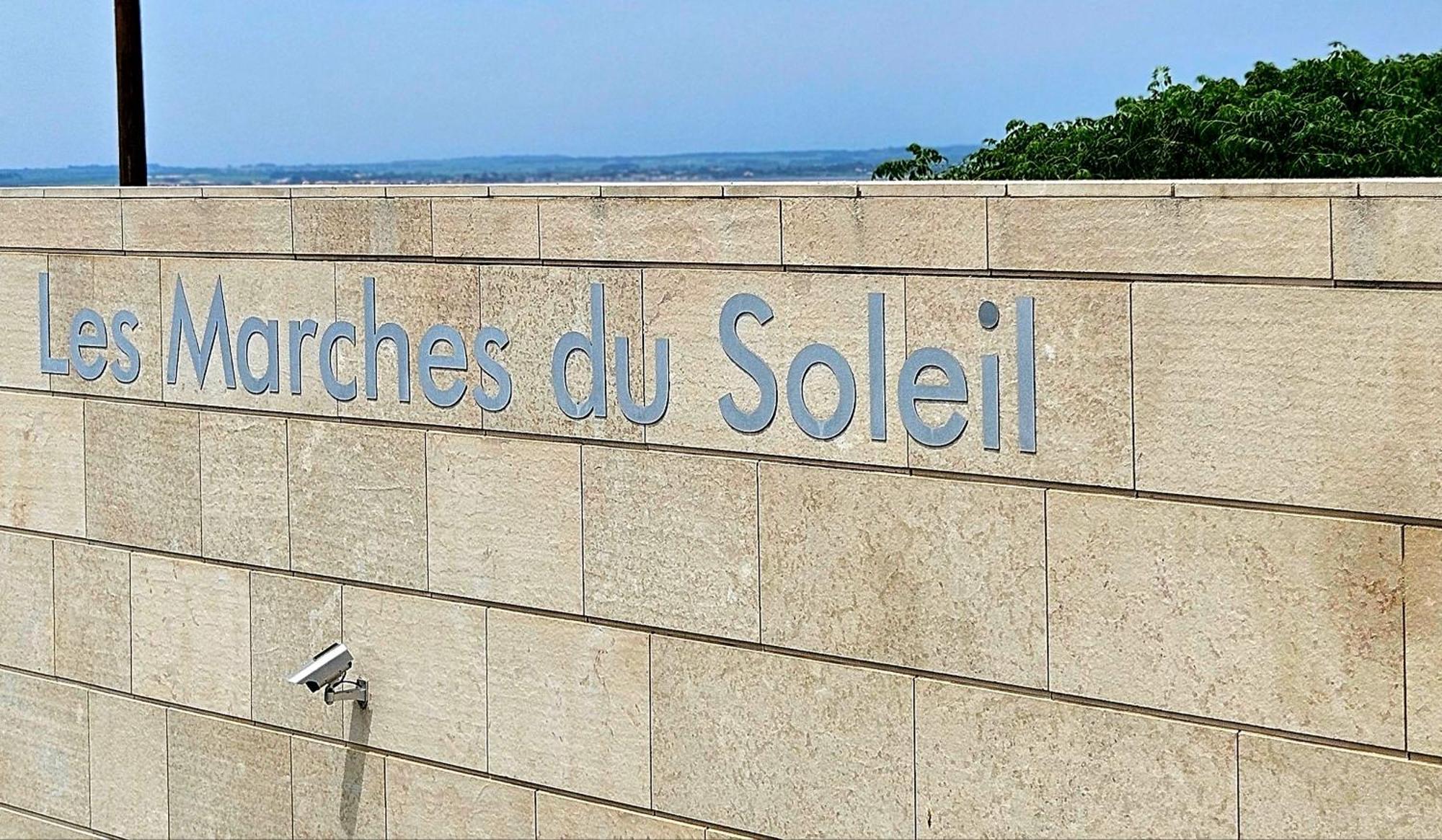 Les Marches Du Soleil Apartment *